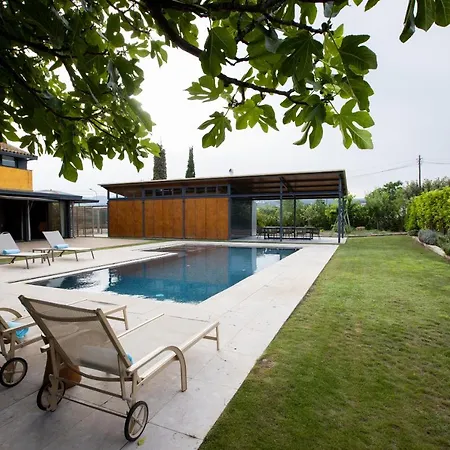 Masia Cal Sisplau: Vineyard Retreat With Pool Near Barcelona *