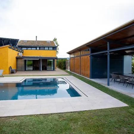 Holiday home Masia Cal Sisplau: Vineyard Retreat With Pool Near Barcelona
