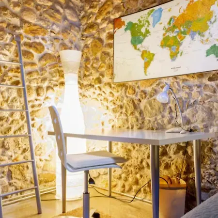 Masia Cal Sisplau: Vineyard Retreat With Pool Near Barcelona