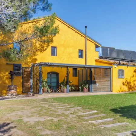 Masia Cal Sisplau: Vineyard Retreat With Pool Near Barcelona *