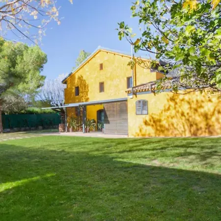 Masia Cal Sisplau: Vineyard Retreat With Pool Near Barcelona
