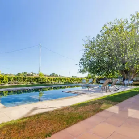 Masia Cal Sisplau: Vineyard Retreat With Pool Near Barcelona Holiday home *